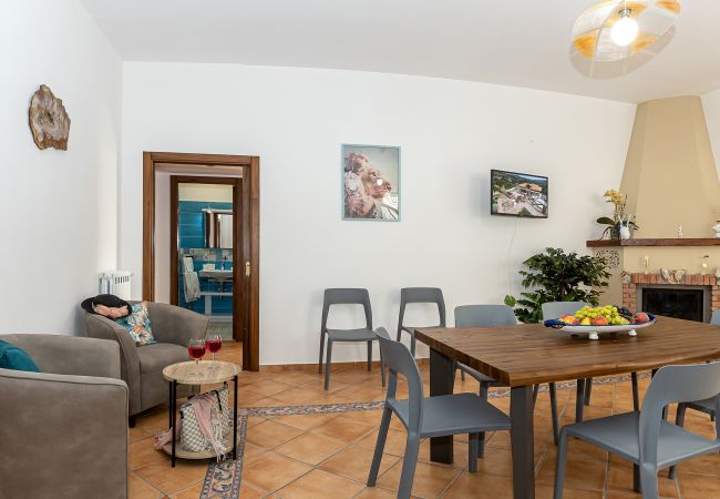 Villa a Sant´Agata sui Due Golfi - AMORE RENTALS - Villa Lions Rose con Piscina e Vista Mare Villa a Sant´Agata sui Due Golfi - AMORE RENTALS - Villa Lions Rose con Piscina e Vista Mare