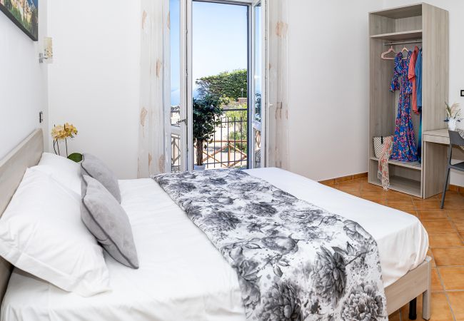 Villa a Sant´Agata sui Due Golfi - AMORE RENTALS - Villa Lions Rose con Piscina e Vista Mare Villa a Sant´Agata sui Due Golfi - AMORE RENTALS - Villa Lions Rose con Piscina e Vista Mare