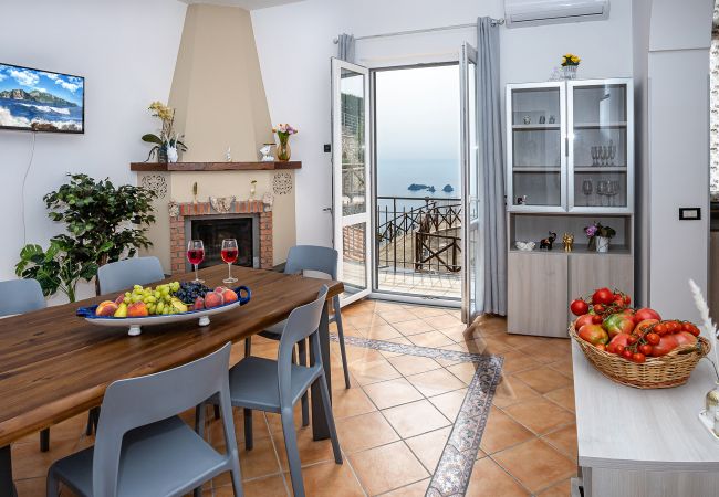Villa a Sant´Agata sui Due Golfi - AMORE RENTALS - Villa Lions Rose con Piscina e Vista Mare Villa a Sant´Agata sui Due Golfi - AMORE RENTALS - Villa Lions Rose con Piscina e Vista Mare