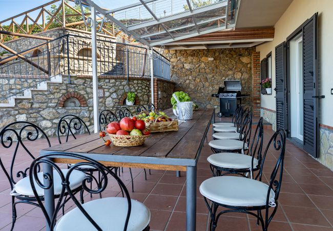 Villa a Sant´Agata sui Due Golfi - AMORE RENTALS - Villa Lions Rose con Piscina e Vista Mare Villa a Sant´Agata sui Due Golfi - AMORE RENTALS - Villa Lions Rose con Piscina e Vista Mare