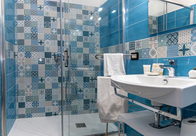 Villa a Sant´Agata sui Due Golfi - AMORE RENTALS - Villa Lions Rose con Piscina e Vista Mare Villa a Sant´Agata sui Due Golfi - AMORE RENTALS - Villa Lions Rose con Piscina e Vista Mare