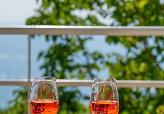 Villa a Praiano - AMORE RENTALS - Villa Jacaranda con Piscina e Vista Mare Villa a Praiano - AMORE RENTALS - Villa Jacaranda con Piscina e Vista Mare