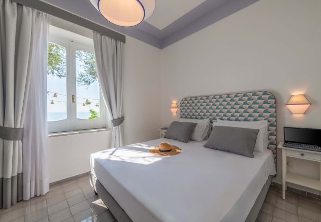 Villa a Praiano - AMORE RENTALS - Villa Jacaranda con Piscina e Vista Mare Villa a Praiano - AMORE RENTALS - Villa Jacaranda con Piscina e Vista Mare
