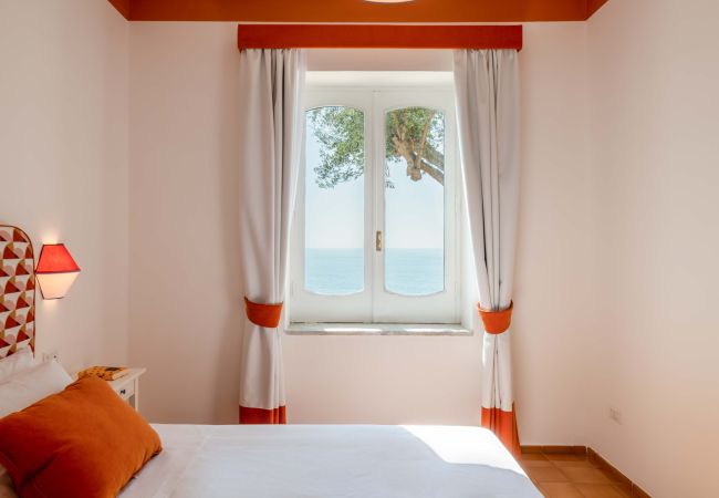 Villa a Praiano - AMORE RENTALS - Villa Jacaranda con Piscina e Vista Mare Villa a Praiano - AMORE RENTALS - Villa Jacaranda con Piscina e Vista Mare