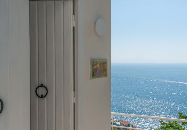 Villa a Praiano - AMORE RENTALS - Villa Jacaranda con Piscina e Vista Mare Villa a Praiano - AMORE RENTALS - Villa Jacaranda con Piscina e Vista Mare