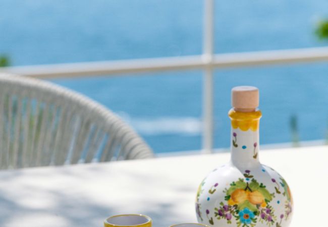 Villa a Praiano - AMORE RENTALS - Villa Jacaranda con Piscina e Vista Mare Villa a Praiano - AMORE RENTALS - Villa Jacaranda con Piscina e Vista Mare