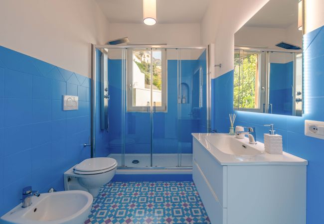 Villa a Praiano - AMORE RENTALS - Villa Jacaranda con Piscina e Vista Mare Villa a Praiano - AMORE RENTALS - Villa Jacaranda con Piscina e Vista Mare