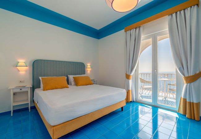 Villa a Praiano - AMORE RENTALS - Villa Jacaranda con Piscina e Vista Mare Villa a Praiano - AMORE RENTALS - Villa Jacaranda con Piscina e Vista Mare