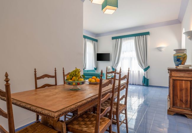 Villa a Praiano - AMORE RENTALS - Villa Jacaranda con Piscina e Vista Mare Villa a Praiano - AMORE RENTALS - Villa Jacaranda con Piscina e Vista Mare