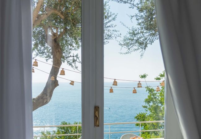 Villa a Praiano - AMORE RENTALS - Villa Jacaranda con Piscina e Vista Mare Villa a Praiano - AMORE RENTALS - Villa Jacaranda con Piscina e Vista Mare