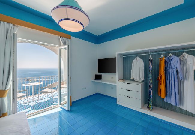 Villa a Praiano - AMORE RENTALS - Villa Jacaranda con Piscina e Vista Mare Villa a Praiano - AMORE RENTALS - Villa Jacaranda con Piscina e Vista Mare