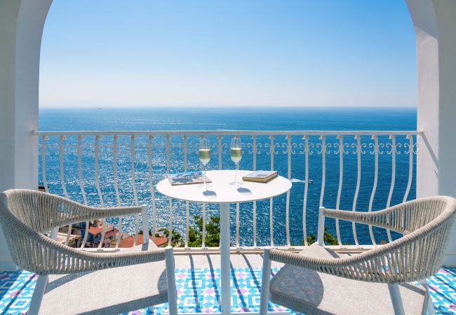 Villa a Praiano - AMORE RENTALS - Villa Jacaranda con Piscina e Vista Mare Villa a Praiano - AMORE RENTALS - Villa Jacaranda con Piscina e Vista Mare