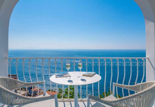 Villa a Praiano - AMORE RENTALS - Villa Jacaranda con Piscina e Vista Mare Villa a Praiano - AMORE RENTALS - Villa Jacaranda con Piscina e Vista Mare