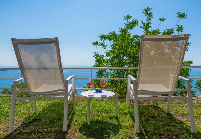 Villa a Praiano - AMORE RENTALS - Villa Jacaranda con Piscina e Vista Mare Villa a Praiano - AMORE RENTALS - Villa Jacaranda con Piscina e Vista Mare