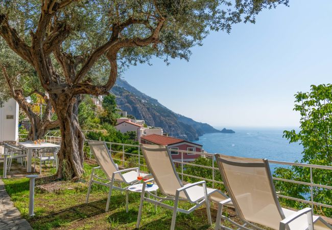 Villa a Praiano - AMORE RENTALS - Villa Jacaranda con Piscina e Vista Mare Villa a Praiano - AMORE RENTALS - Villa Jacaranda con Piscina e Vista Mare