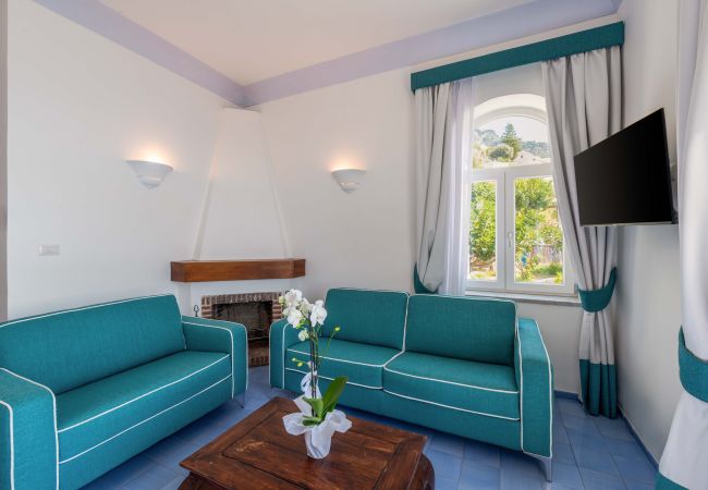 Villa a Praiano - AMORE RENTALS - Villa Jacaranda con Piscina e Vista Mare Villa a Praiano - AMORE RENTALS - Villa Jacaranda con Piscina e Vista Mare