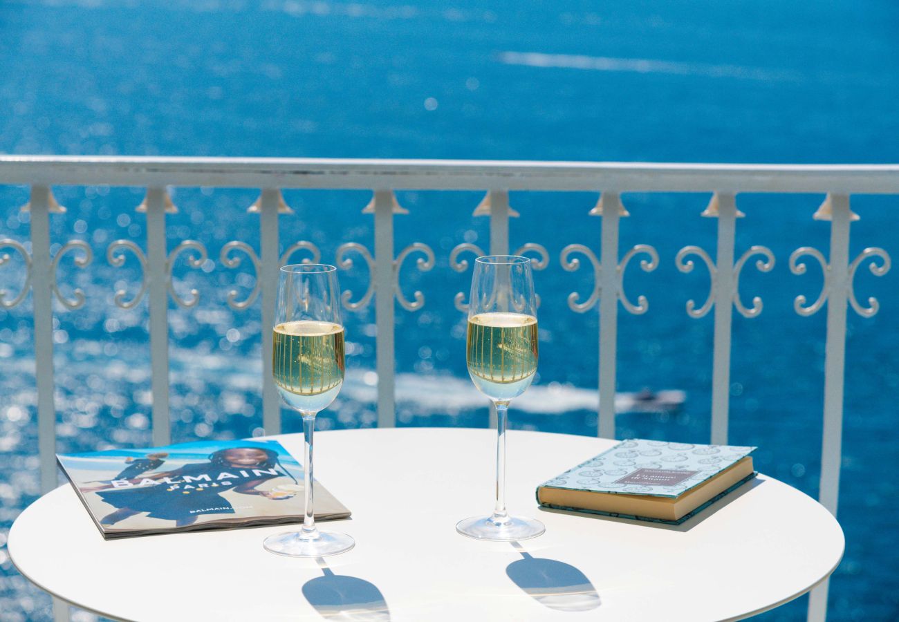 Villa a Praiano - AMORE RENTALS - Villa Jacaranda con Piscina e Vista Mare