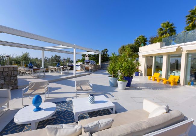 Villa a Sant´Agata sui Due Golfi - AMORE RENTALS - Villa Hermes con Piscina Privata, Giardino, Vista Mare Villa a Sant´Agata sui Due Golfi - AMORE RENTALS - Villa Hermes con Piscina Privata, Giardino, Vista Mare