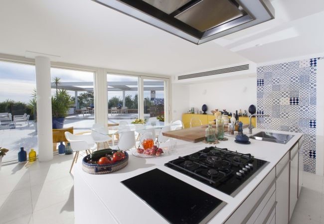Villa a Sant´Agata sui Due Golfi - AMORE RENTALS - Villa Hermes con Piscina Privata, Giardino, Vista Mare Villa a Sant´Agata sui Due Golfi - AMORE RENTALS - Villa Hermes con Piscina Privata, Giardino, Vista Mare