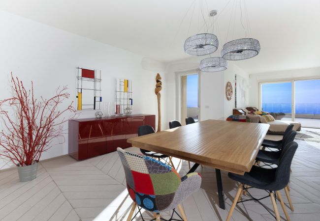 Villa a Sant´Agata sui Due Golfi - AMORE RENTALS - Villa Hermes con Piscina Privata, Giardino, Vista Mare Villa a Sant´Agata sui Due Golfi - AMORE RENTALS - Villa Hermes con Piscina Privata, Giardino, Vista Mare