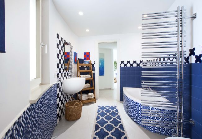 Villa a Sant´Agata sui Due Golfi - AMORE RENTALS - Villa Hermes con Piscina Privata, Giardino, Vista Mare Villa a Sant´Agata sui Due Golfi - AMORE RENTALS - Villa Hermes con Piscina Privata, Giardino, Vista Mare