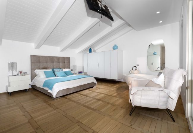 Villa a Sant´Agata sui Due Golfi - AMORE RENTALS - Villa Hermes con Piscina Privata, Giardino, Vista Mare Villa a Sant´Agata sui Due Golfi - AMORE RENTALS - Villa Hermes con Piscina Privata, Giardino, Vista Mare