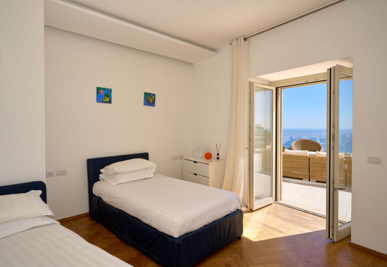 Villa a Sant´Agata sui Due Golfi - AMORE RENTALS - Villa Hermes con Piscina Privata, Giardino, Vista Mare