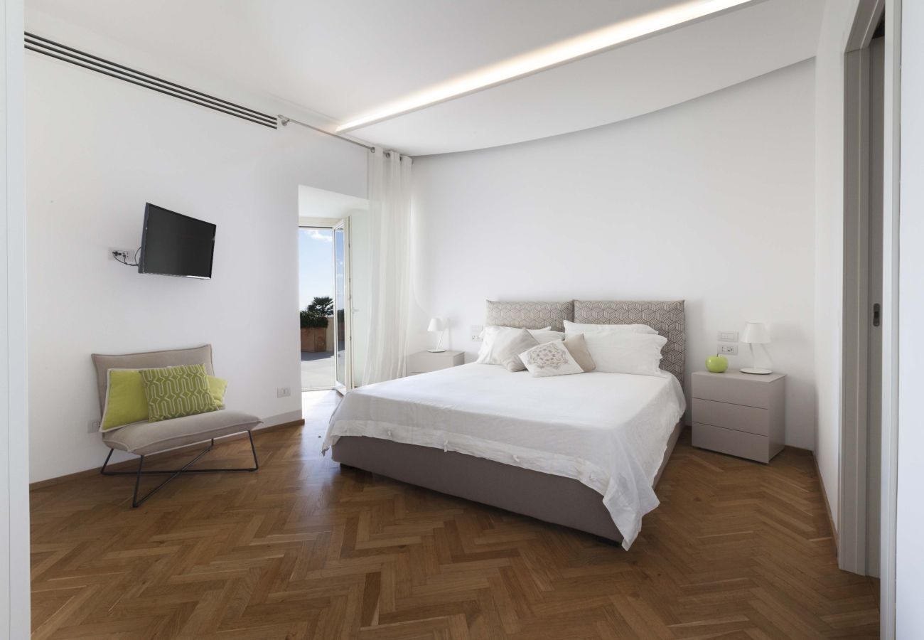 Villa a Sant´Agata sui Due Golfi - AMORE RENTALS - Villa Hermes con Piscina Privata, Giardino, Vista Mare