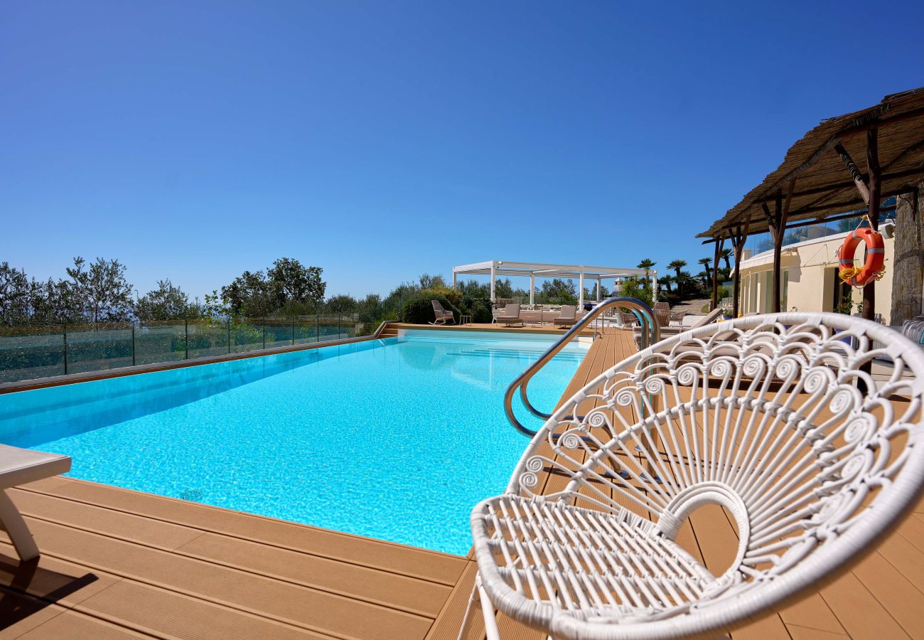 Villa a Sant´Agata sui Due Golfi - AMORE RENTALS - Villa Hermes con Piscina Privata, Giardino, Vista Mare