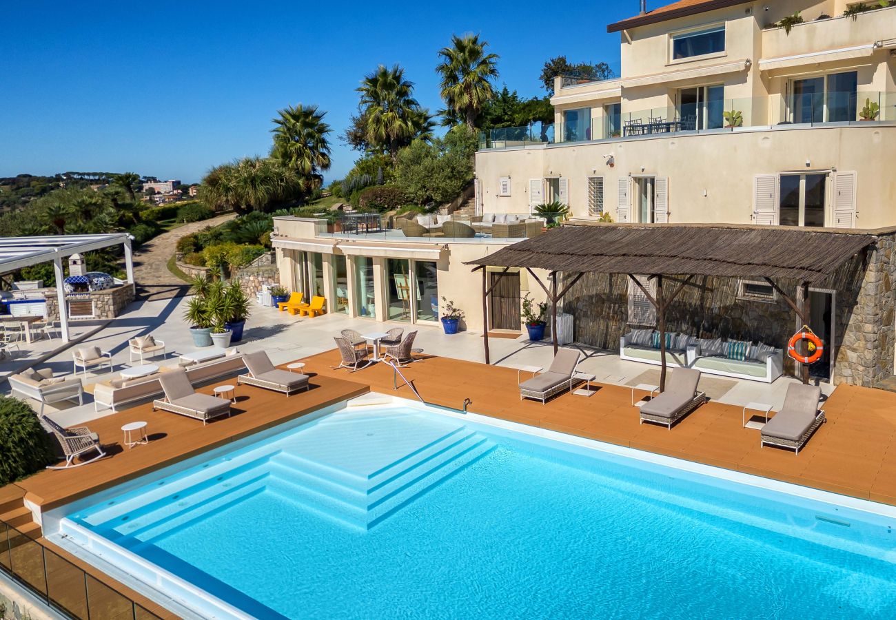 Villa a Sant´Agata sui Due Golfi - AMORE RENTALS - Villa Hermes con Piscina Privata, Giardino, Vista Mare