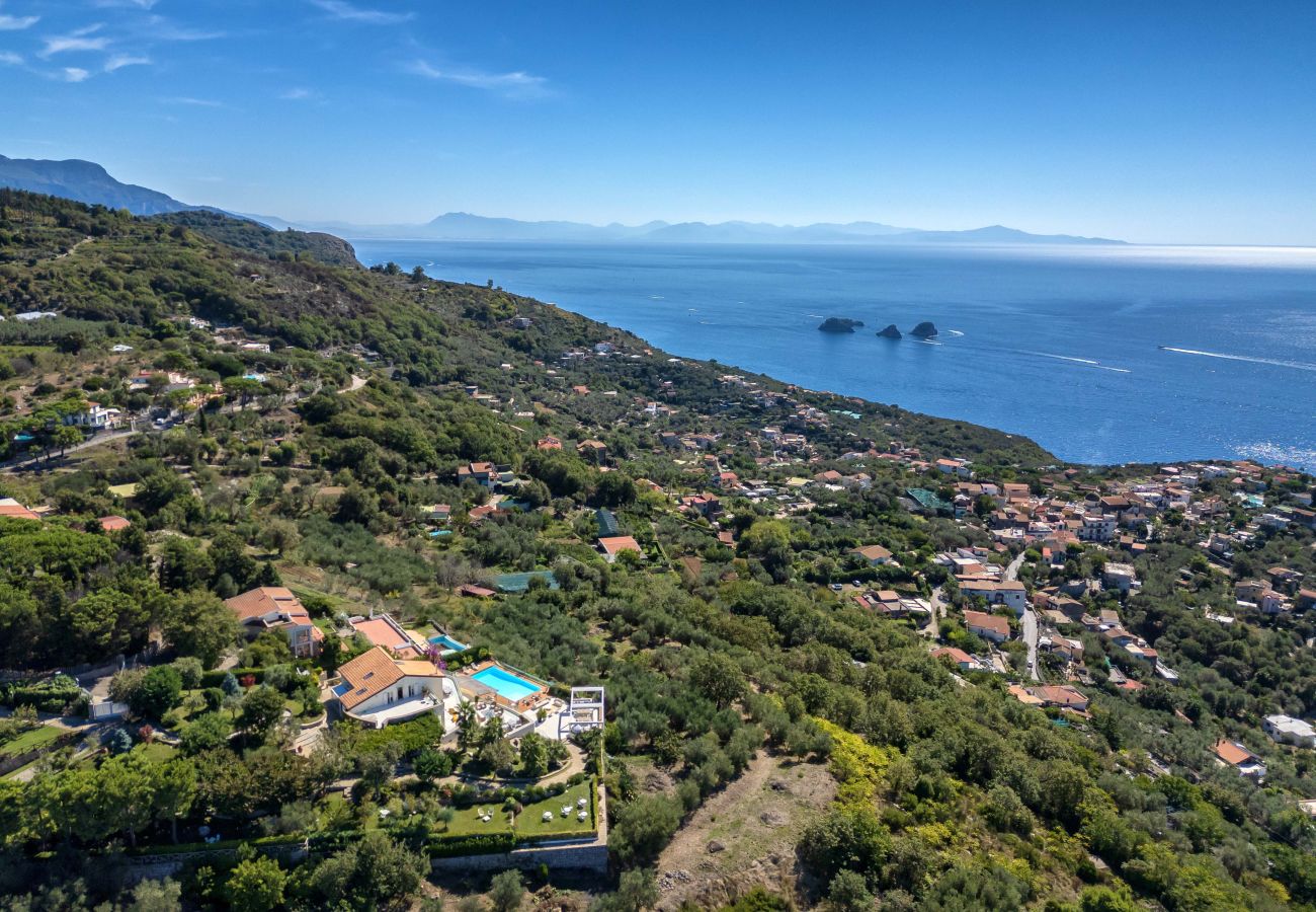 Villa a Sant´Agata sui Due Golfi - AMORE RENTALS - Villa Hermes con Piscina Privata, Giardino, Vista Mare