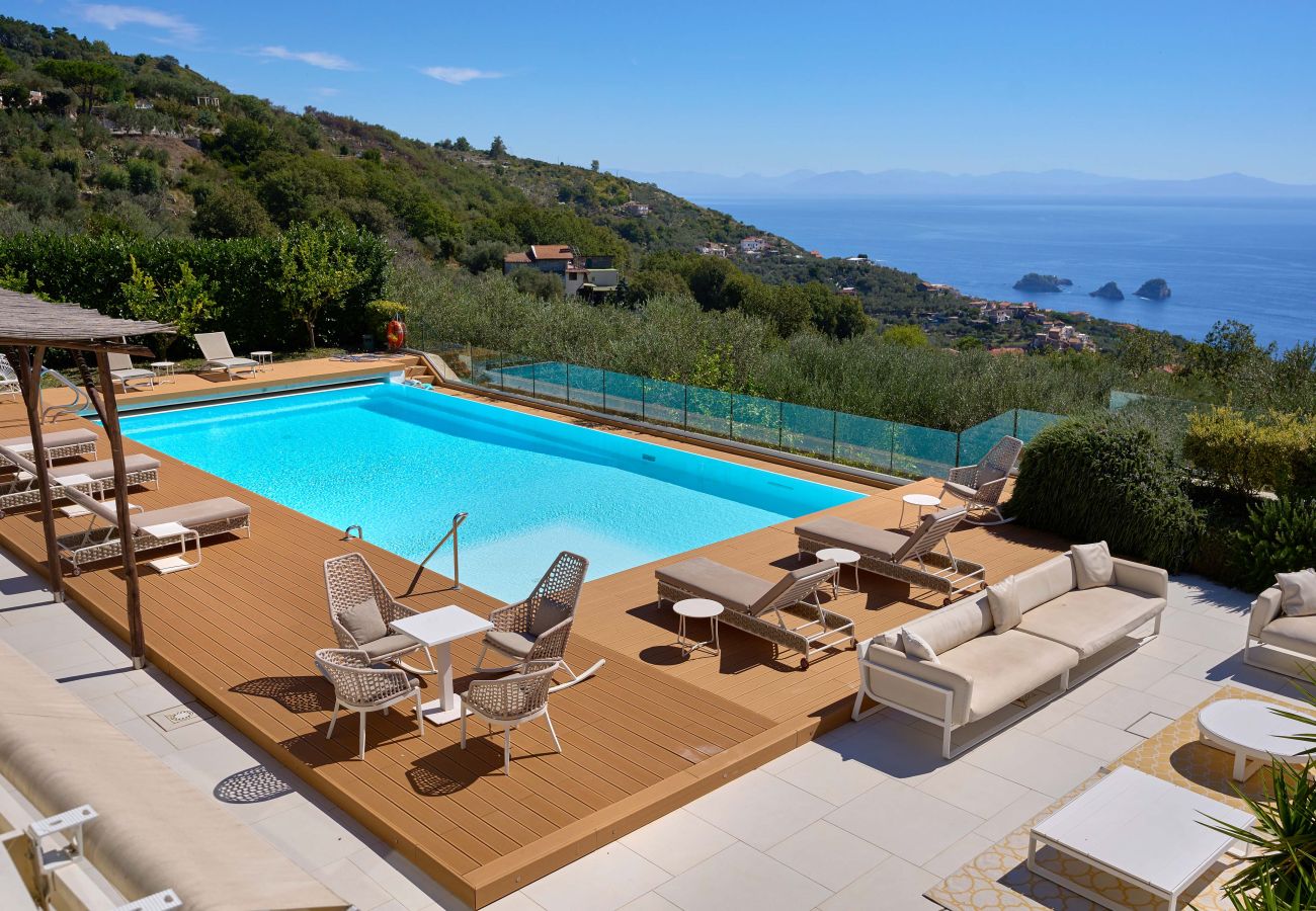 Villa a Sant´Agata sui Due Golfi - AMORE RENTALS - Villa Hermes con Piscina Privata, Giardino, Vista Mare