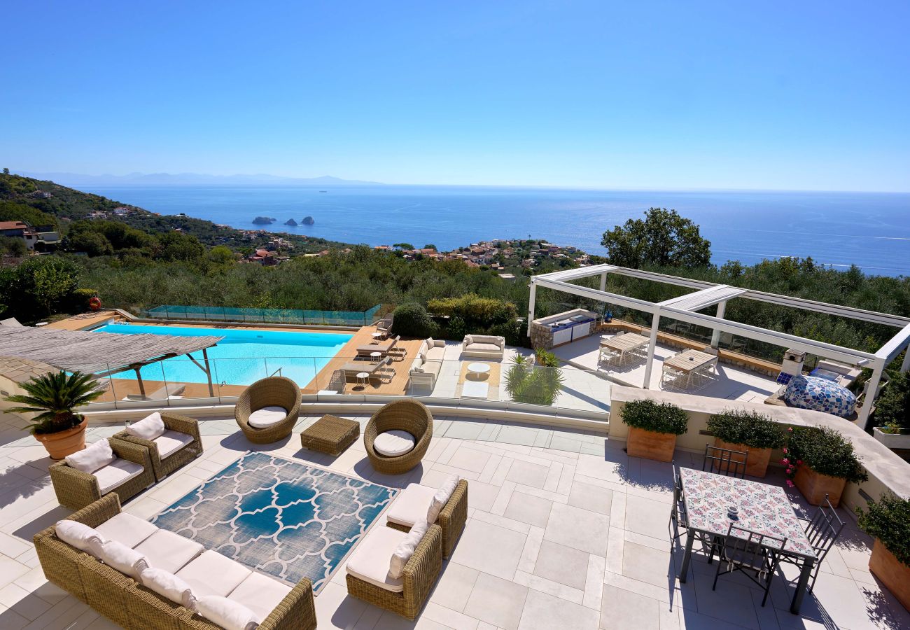 Villa a Sant´Agata sui Due Golfi - AMORE RENTALS - Villa Hermes con Piscina Privata, Giardino, Vista Mare