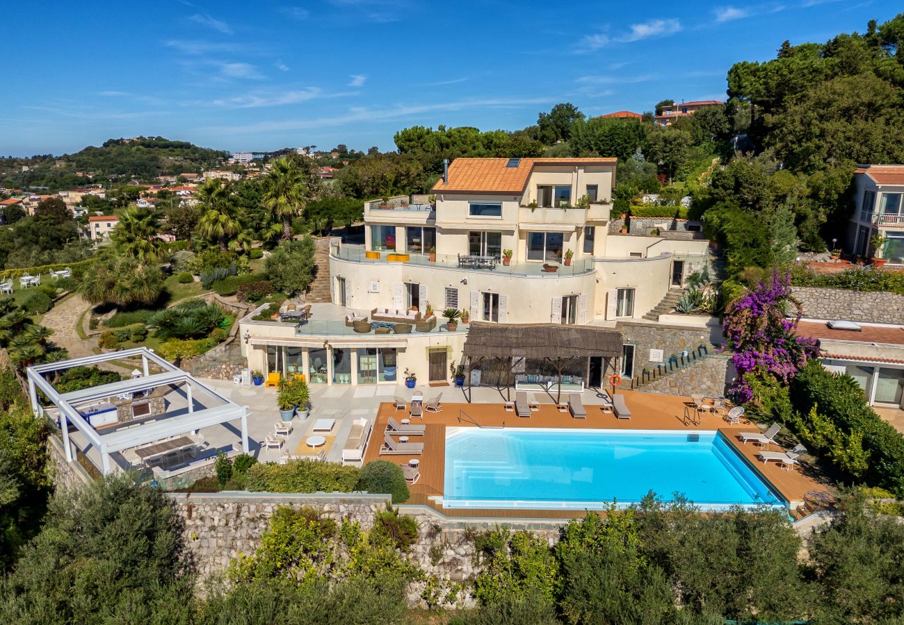 Villa a Sant´Agata sui Due Golfi - AMORE RENTALS - Villa Hermes con Piscina Privata, Giardino, Vista Mare