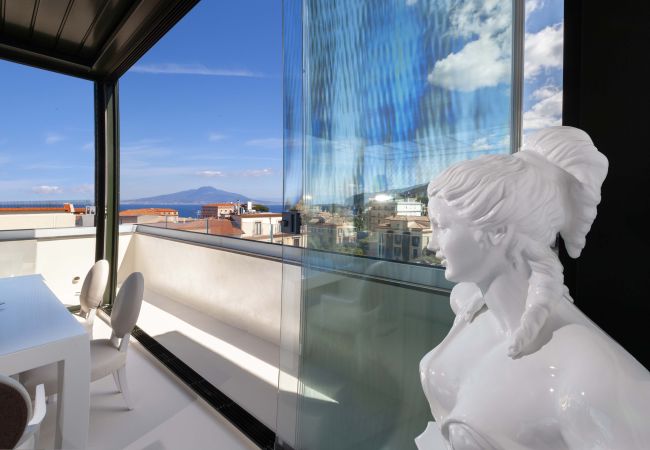 Casa a Sorrento - AMORE RENTALS - The Square, Attico di Lusso con Vista Mare e Jacuzzi in Piazza Tasso Casa a Sorrento - AMORE RENTALS - The Square, Attico di Lusso con Vista Mare e Jacuzzi in Piazza Tasso