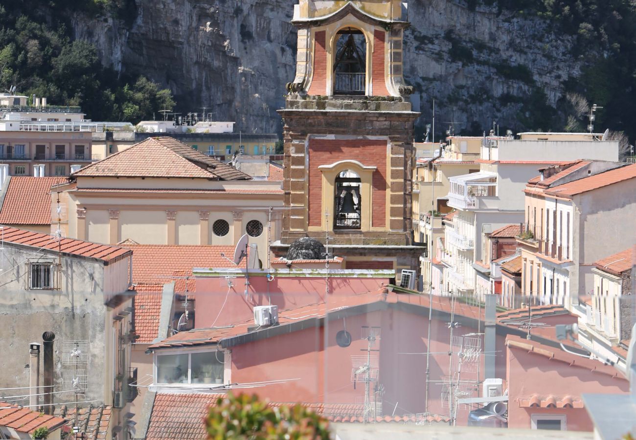 Casa a Sorrento - AMORE RENTALS - The Square, Attico di Lusso con Vista Mare e Jacuzzi in Piazza Tasso