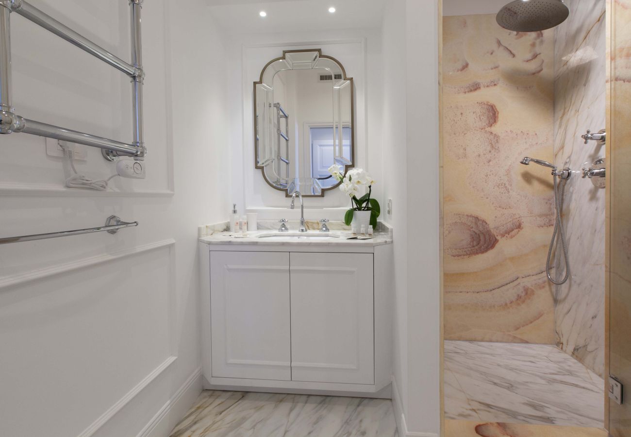 Casa a Sorrento - AMORE RENTALS - The Square, Attico di Lusso con Vista Mare e Jacuzzi in Piazza Tasso
