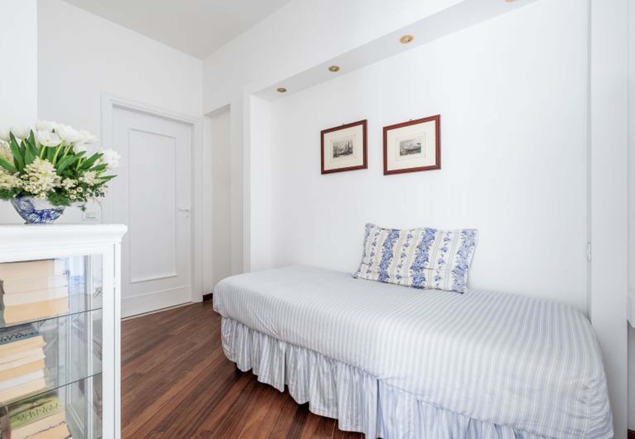 Villa a Piano di Sorrento - AMORE RENTALS - Villa Auxilia con Piscina Condivisa e Terrazza