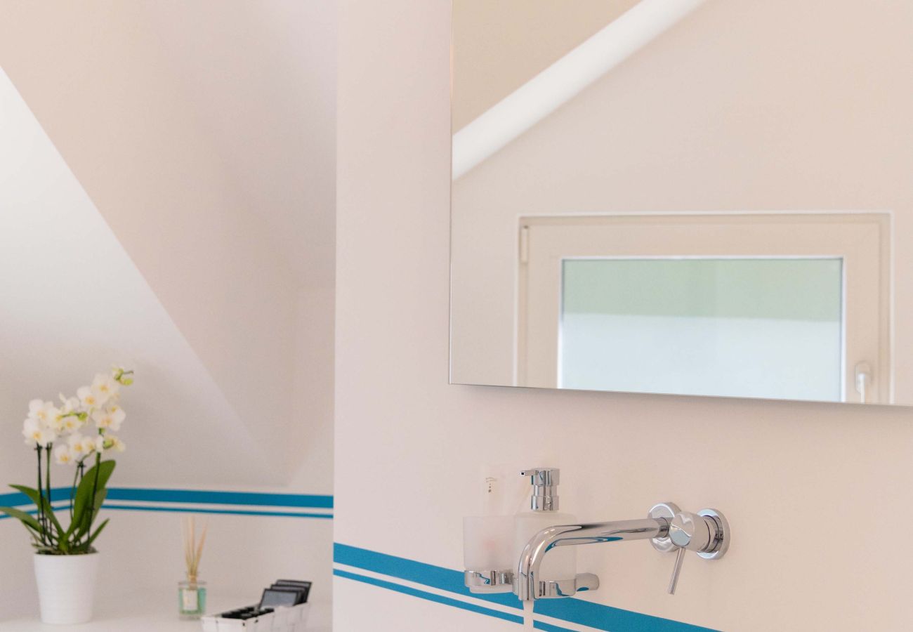 Appartamento a Sorrento - Maison Marika  - Vista Mare, a Pochi Passi dalla Spiaggia