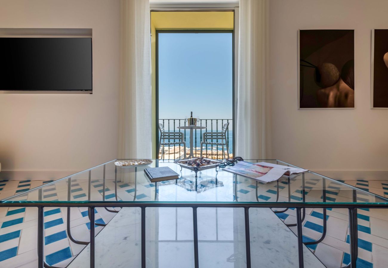 Appartamento a Sorrento - Maison Marika  - Vista Mare, a Pochi Passi dalla Spiaggia
