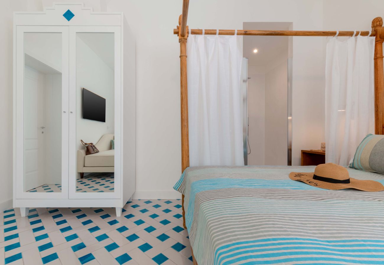 Appartamento a Sorrento - Maison Marika  - Vista Mare, a Pochi Passi dalla Spiaggia