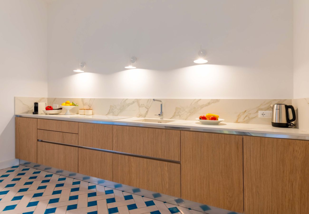 Appartamento a Sorrento - Maison Marika  - Vista Mare, a Pochi Passi dalla Spiaggia