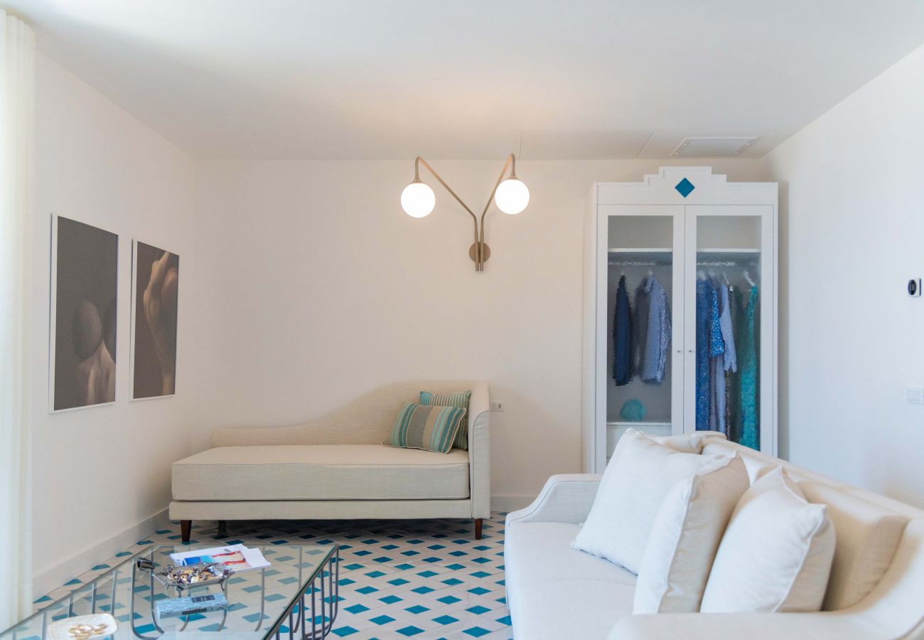 Appartamento a Sorrento - Maison Marika  - Vista Mare, a Pochi Passi dalla Spiaggia