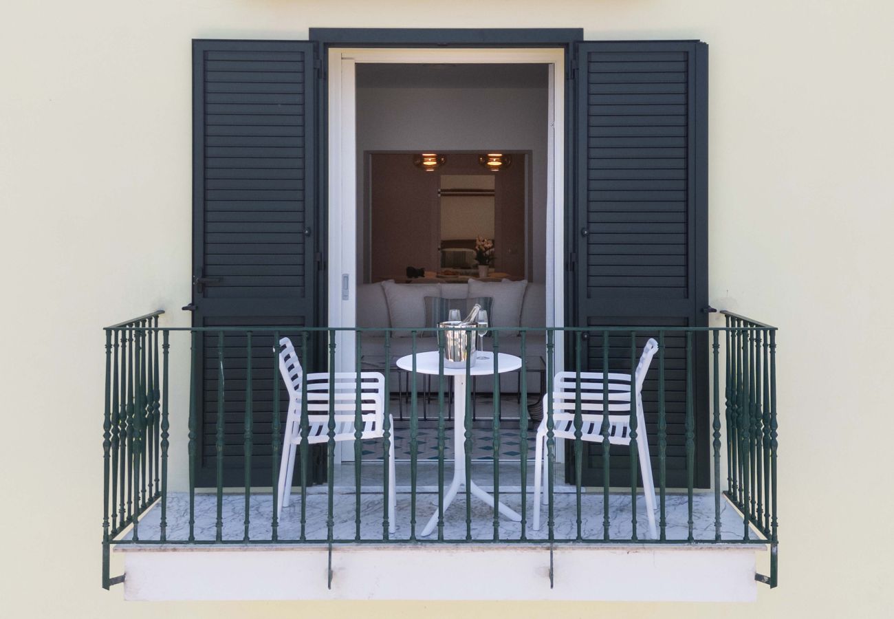 Appartamento a Sorrento - Maison Marika  - Vista Mare, a Pochi Passi dalla Spiaggia