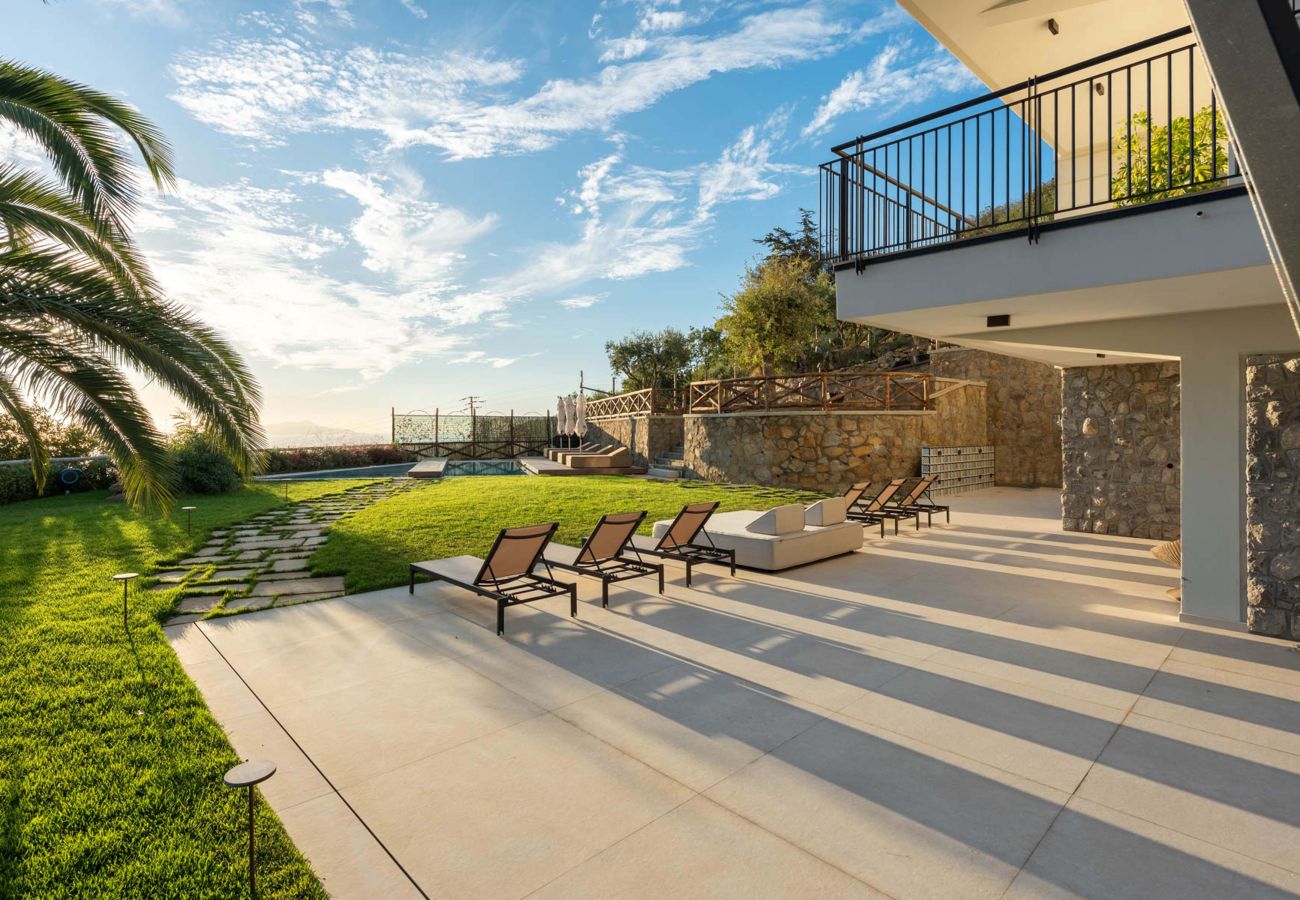 Villa a Massa Lubrense - AMORE RENTALS - Villa Cantuccio dei Sogni con Piscina e Vista Mare