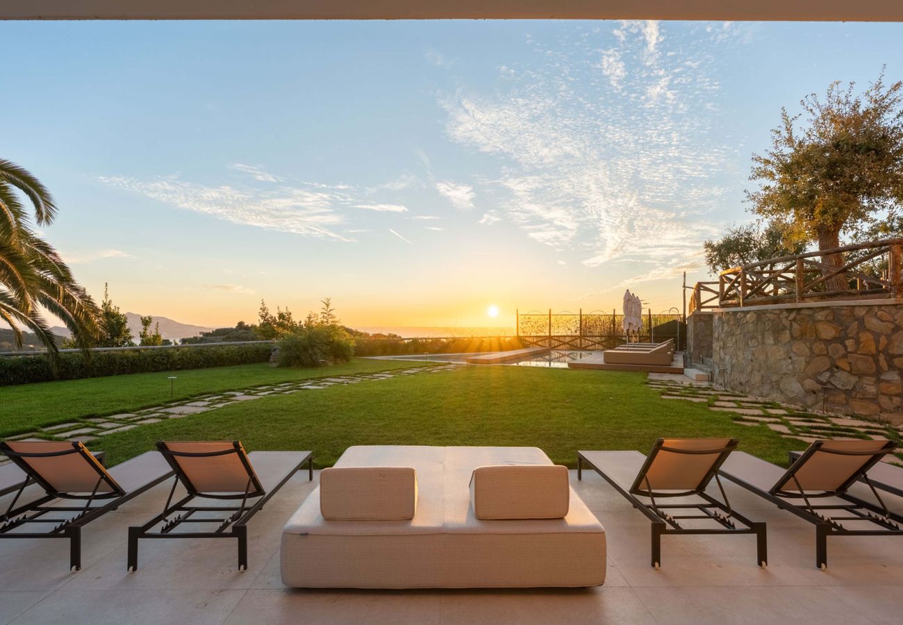 Villa a Massa Lubrense - AMORE RENTALS - Villa Cantuccio dei Sogni con Piscina e Vista Mare