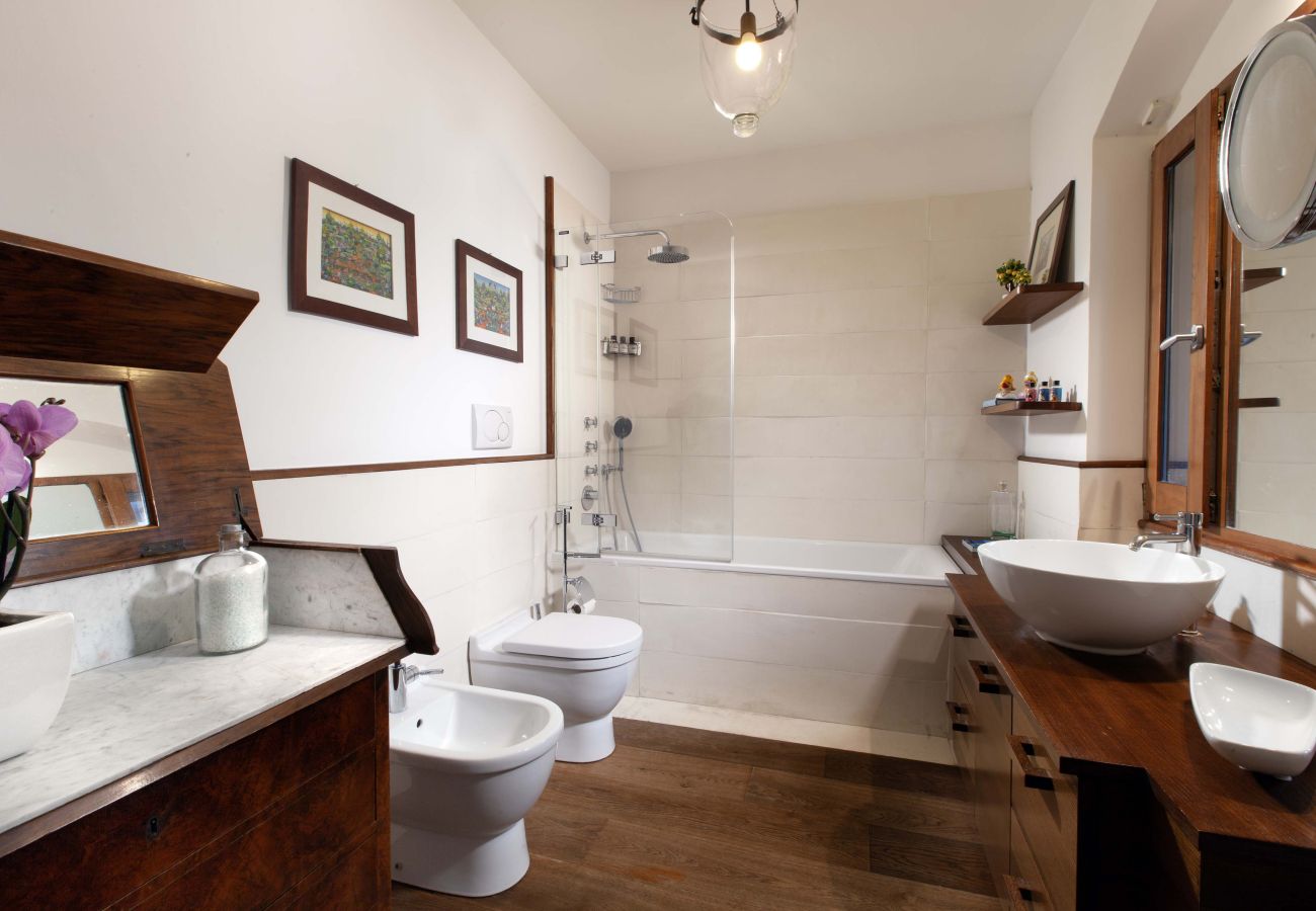 Villa a Sorrento - AMORE RENTALS - Villa Florinda con Piscina Privata e Vista Mare