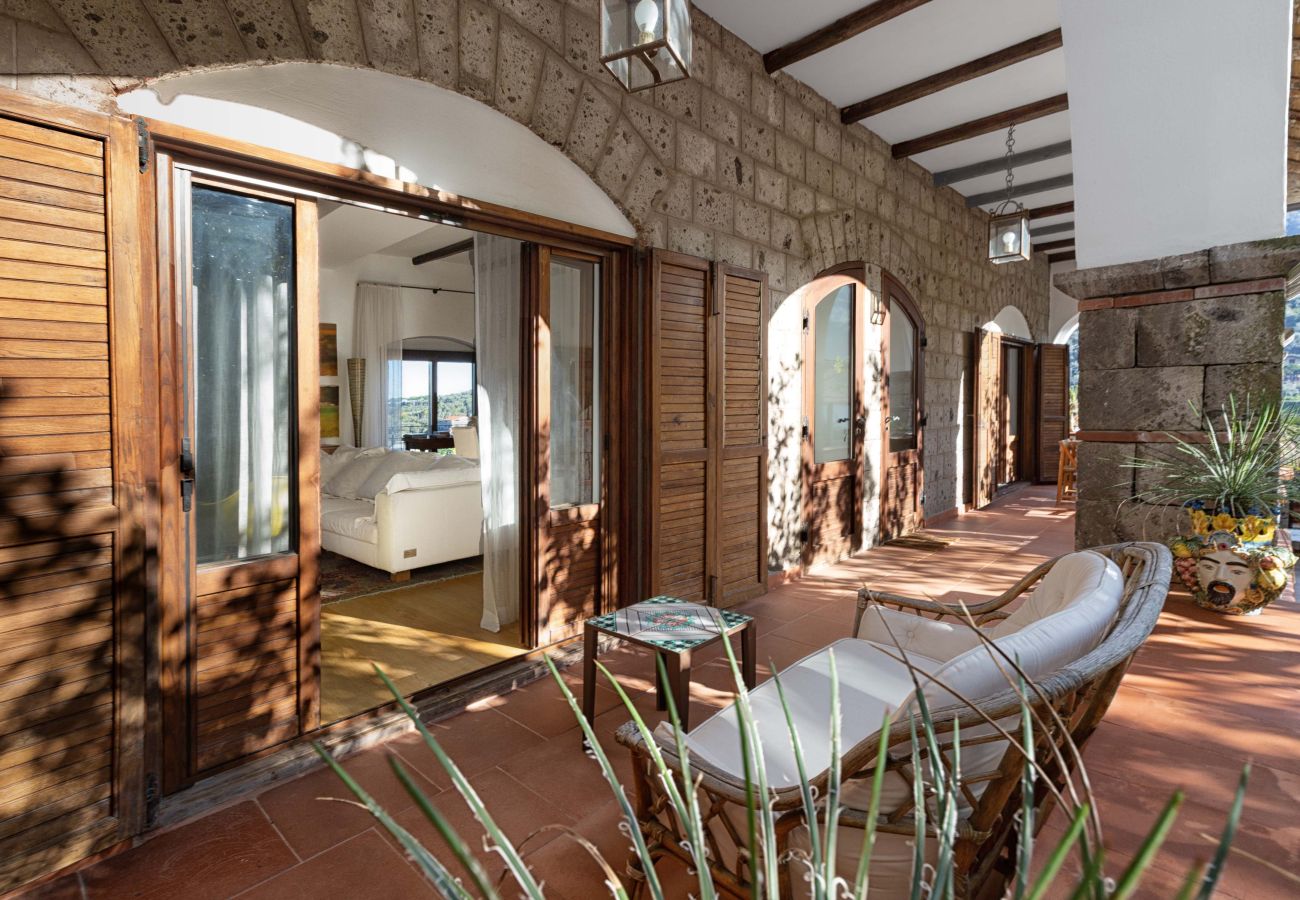 Villa a Sorrento - AMORE RENTALS - Villa Florinda con Piscina Privata e Vista Mare