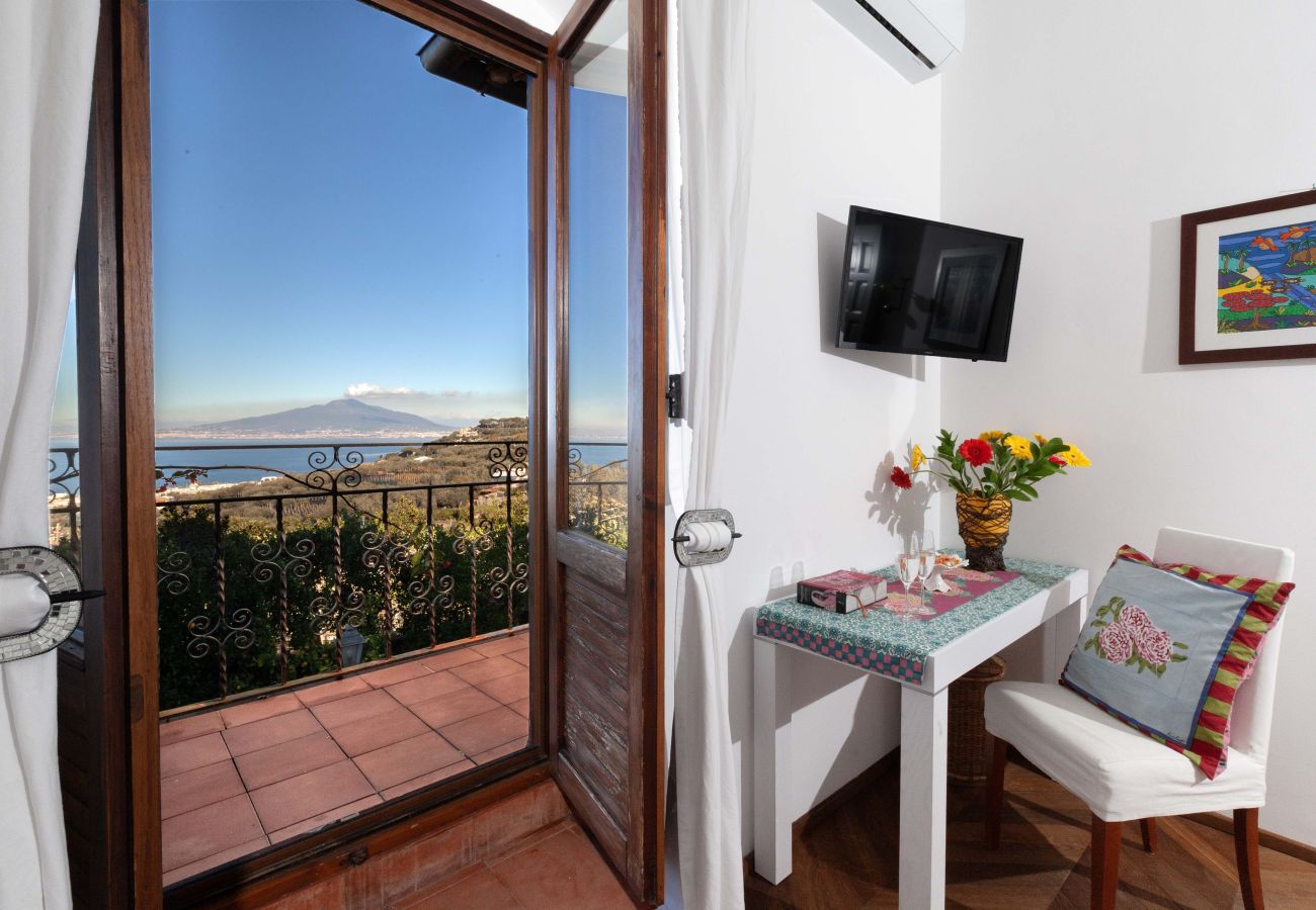 Villa a Sorrento - AMORE RENTALS - Villa Florinda con Piscina Privata e Vista Mare