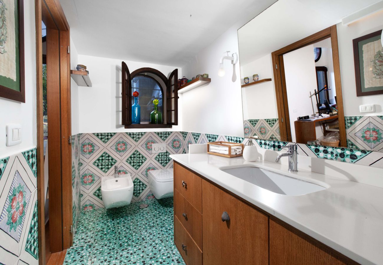 Villa a Sorrento - AMORE RENTALS - Villa Florinda con Piscina Privata e Vista Mare